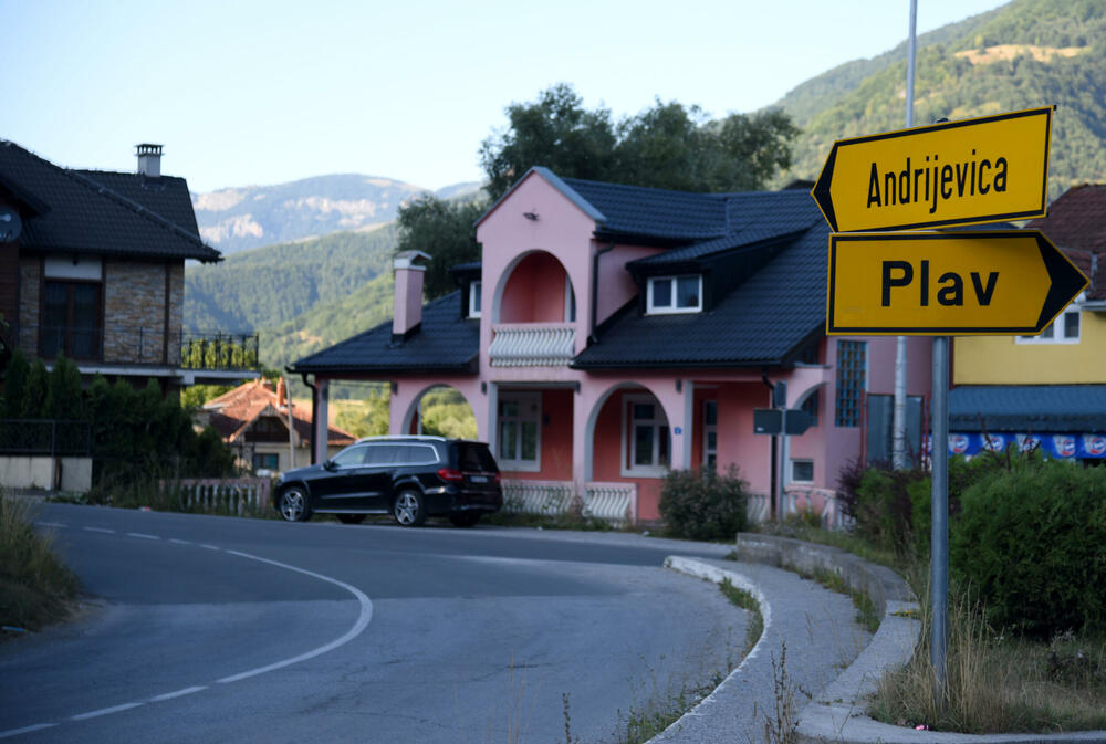 <p>Otvaranjem graničnog prelaza Zatrijebačka Cijevna, Gusinje je postalo najbliža opština sa sjevera Podgorici, a ne najdalja, ako se putuje preko Crne Gore</p>