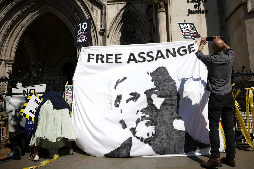 Protest pristalica Asanža ispred londonskog suda, Foto: Reuters
