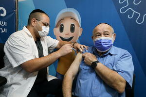 Izrael: Odobrena treća doza vakcine za pedesetogodišnjake i starije