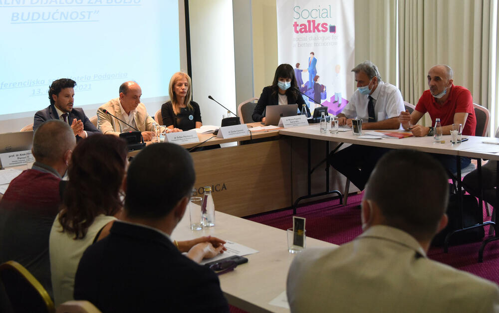 <p>"Lično ću se zalagati da u narednom budžetu bude sredstava za povećanje plata", kazao je potpredsjednik Vlade</p>