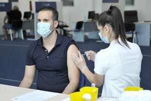 Spajić primio vakcinu protiv koronavirusa: Nije vrijeme za...