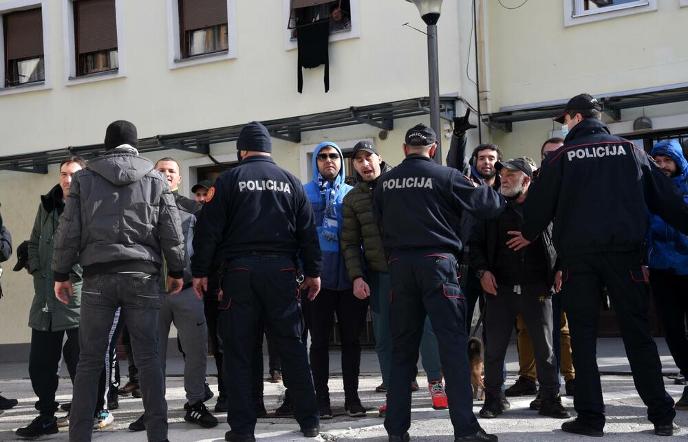 Protest prilikom ranije posjete premijera Cetinju, Foto: BORIS PEJOVIC