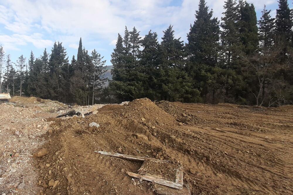 Divlja deponija na bivšem poljoprivrednom dobru, Foto: Siniša Luković