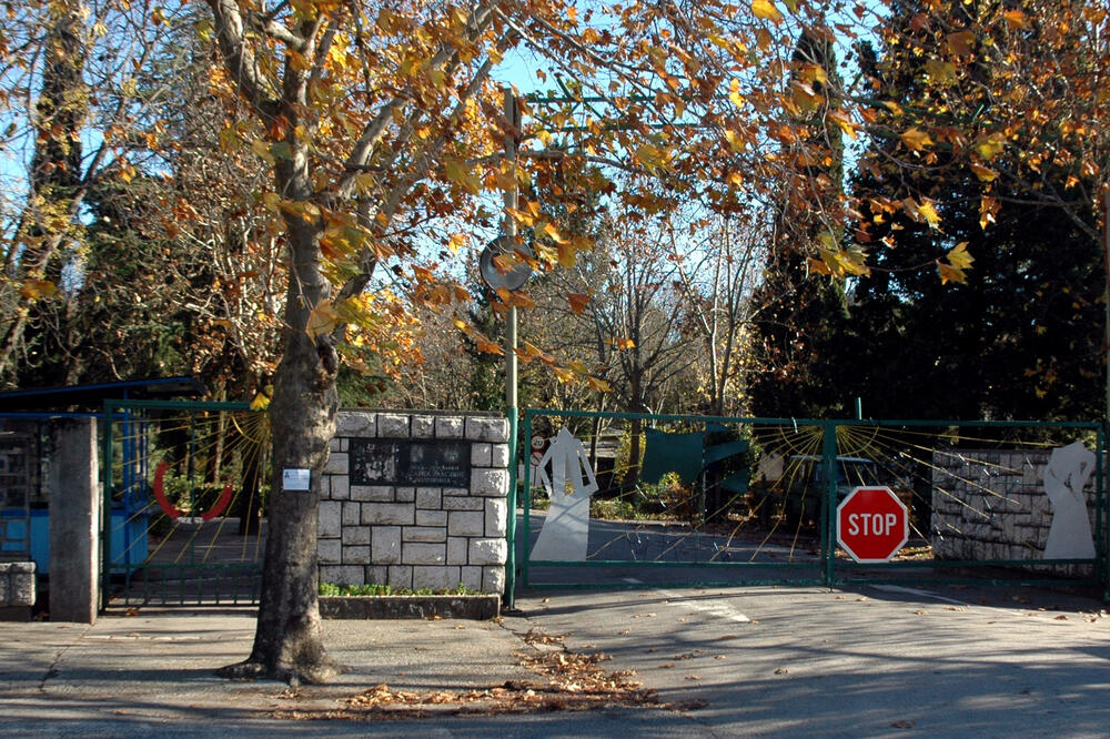 Roditelji ranije ove godine obišli kasarnu s predstavnicima dva ministarstva, Foto: Luka Zekovic