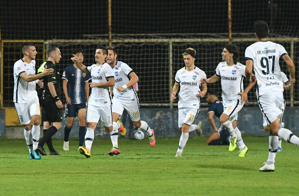 Marko Ćetković (Mornar) prosljavlja gol protiv Zete