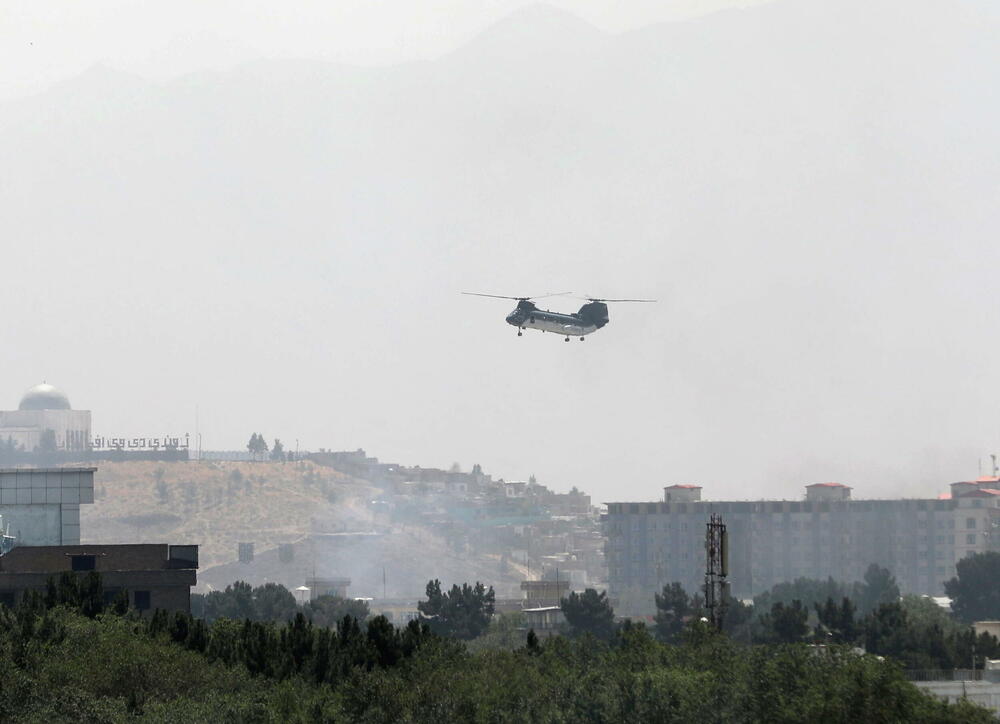Vojni helikopter iznad Kabula