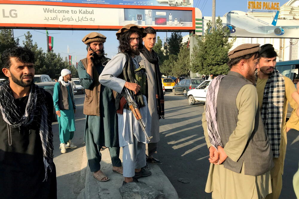 Talibani ispred aerodroma u Kabulu, Foto: Reuters