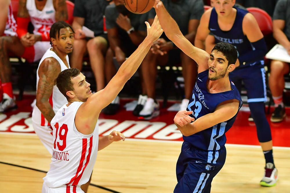 Simonović na meču protiv Memfisa, Foto: Reuters