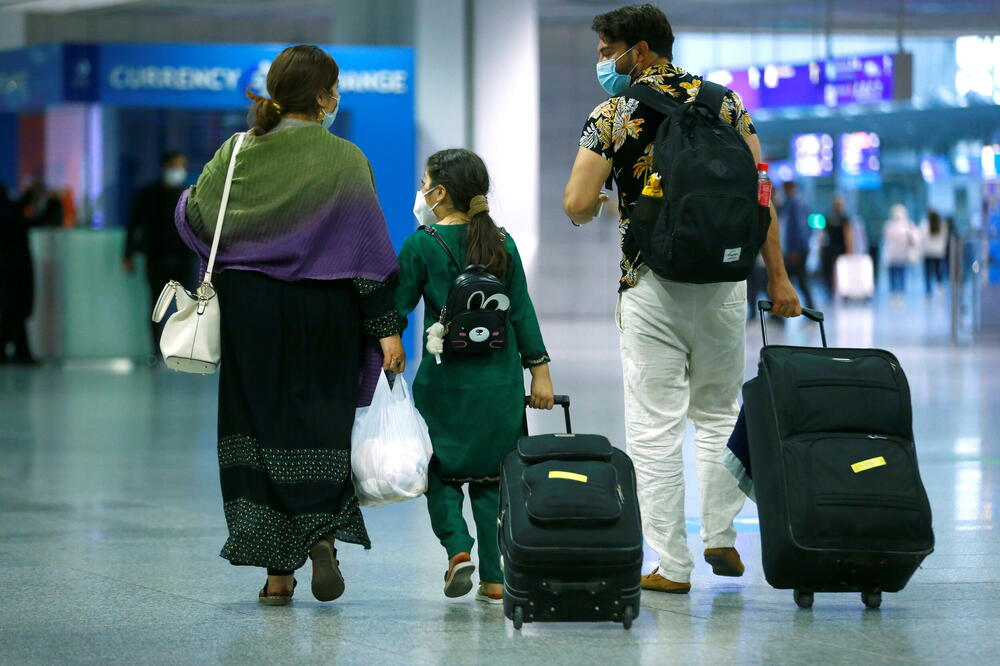 Izbjeglice iz Avganistna na aerodromu u Frankfurtu, Foto: Reuters