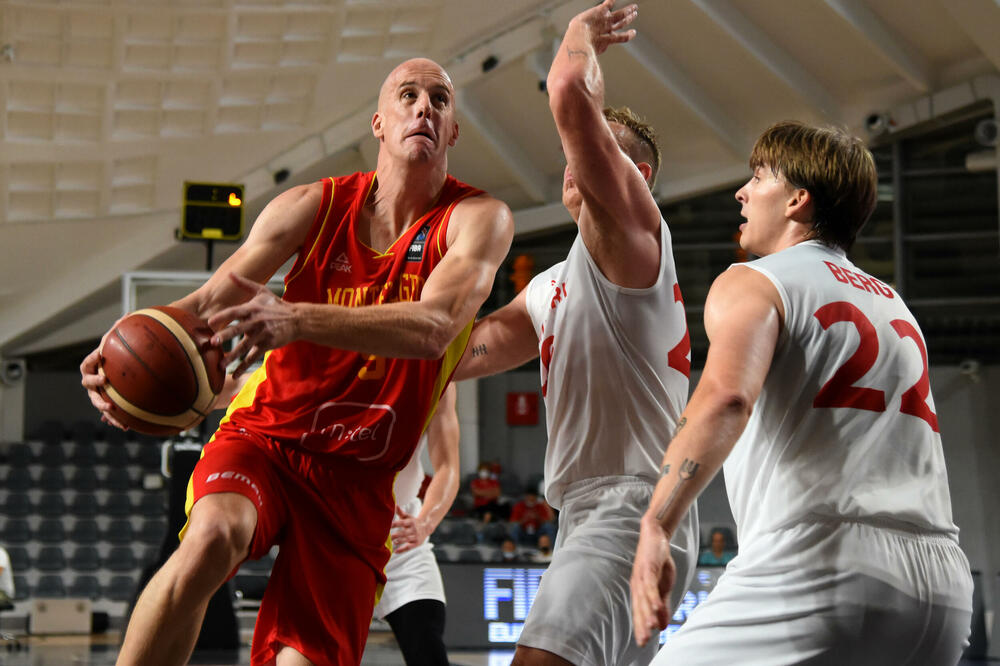 Aleksa Popović na večerašnjem meču, Foto: Boris Pejović