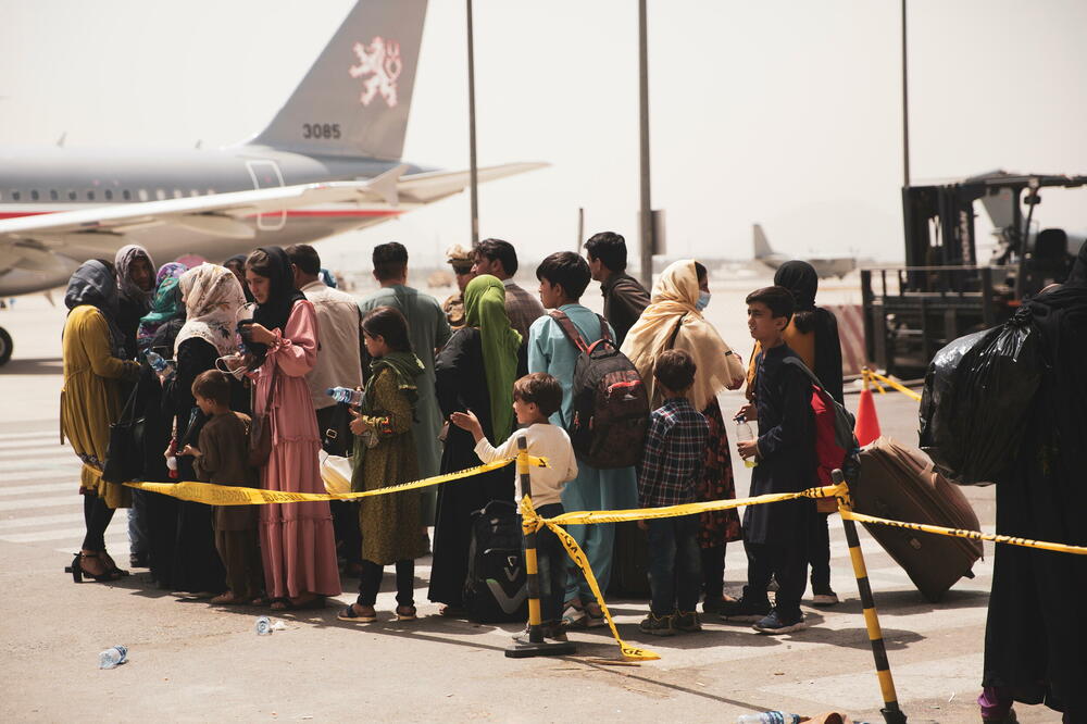 Avganistanci se ukrcavaju u avion, Foto: Reuters