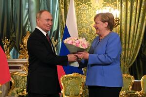 Merkel od Putina ponovo tražila oslobađanje Navaljnog