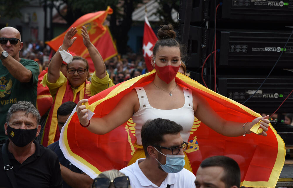 <p>Na Cetinju je danas održan protest protiv ustoličenja vladike Joanikija za mitropolita crnogorsko-primorskog. Ustoličenje Joanikija najavljeno je za 5. septembar u Cetinjskom manastiru. U galeriji fotoreportera Vijesti, Luke Zekovića pogledajte kako je bilo na protestu.</p>