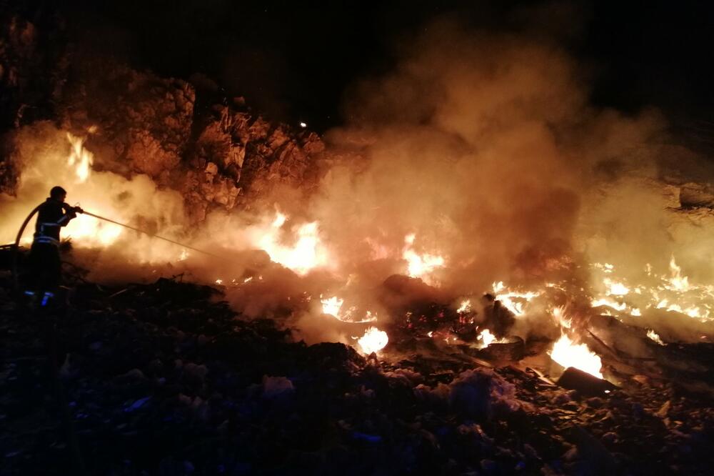 Požar na deponiji na Brajićima, Foto: Čitalac Vijesti