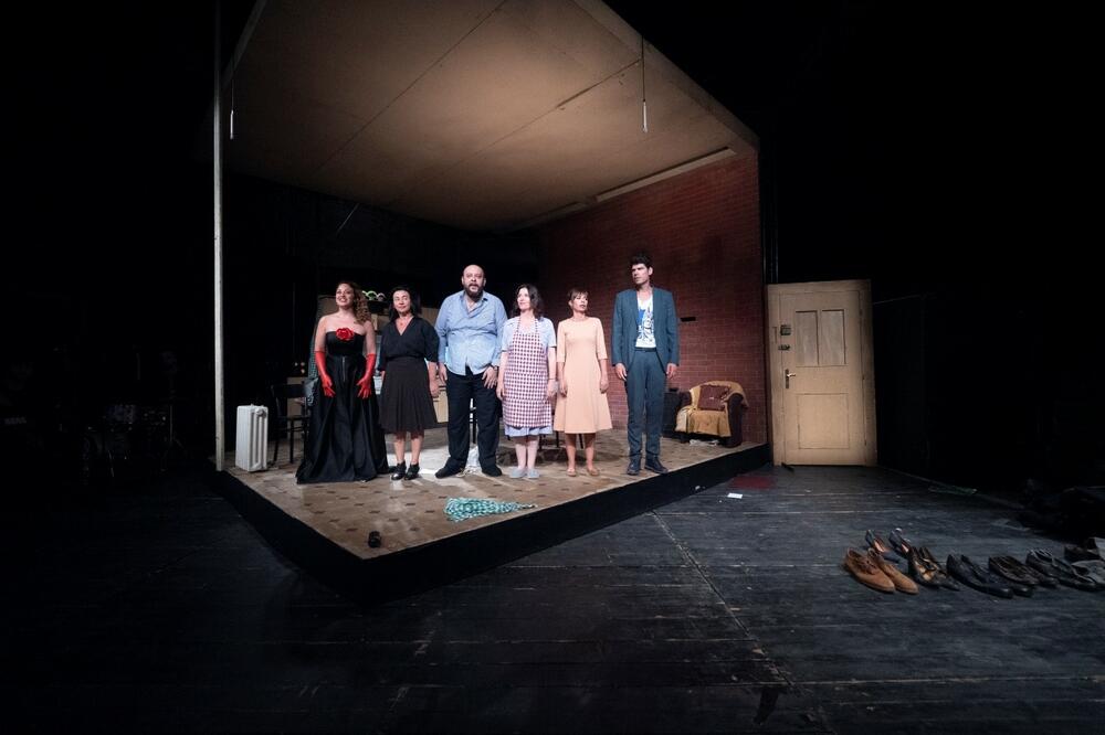 Ovacije i aplauzi za ansambl predstave, Foto: Slaven Vilus - Grad teatar