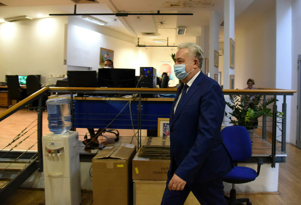 <p>"Vrijednosti koje gajimo, naša misija i vizija nas usmjeravaju naprijed, i bez obzira na sve teške dana i nemile događaje, nećemo odustati od profesionalnog izvještavanja i informisanja građanki i građana", kazala je izvršna direktorica TV Vijesti i kompanije "Daily Press" Marijana Bojanić</p>