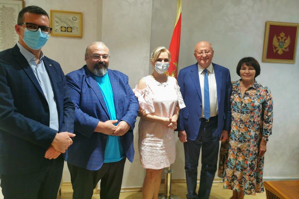 Sergej Boljević (drugi s lijeva), ministarka zdravlja Crne Gore Jelena Borovinić Bojović (u sredini) i tvorac Sputnjik V vakcine Aleksandar Gincburg (desno), Foto: mzd.gov.me