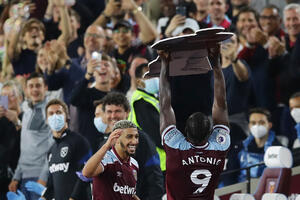 "Prljavi ples": Neobična proslava Vest Hemovog rekordera