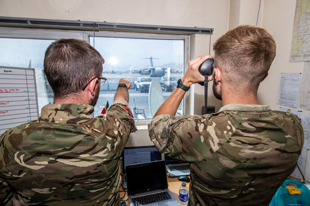 Britanski vojnici na aerodromu u Kabulu, Foto: Reuters