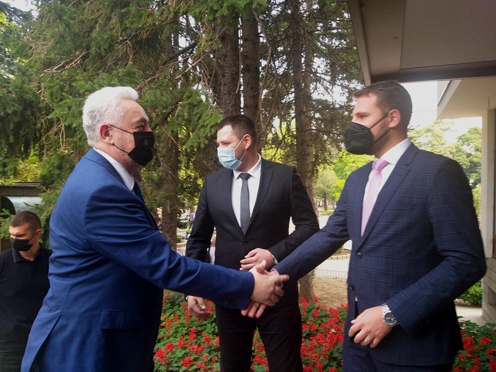 <p>“Ova sezona požara govori o tome da moramo naći model koji će biti regionalan, jer se već sada uočava da to ne može da bude samo problem lokalnog karaktera, a posebno zbog sve većeg uticaja klimatskih promjena", kazao je premijer</p>