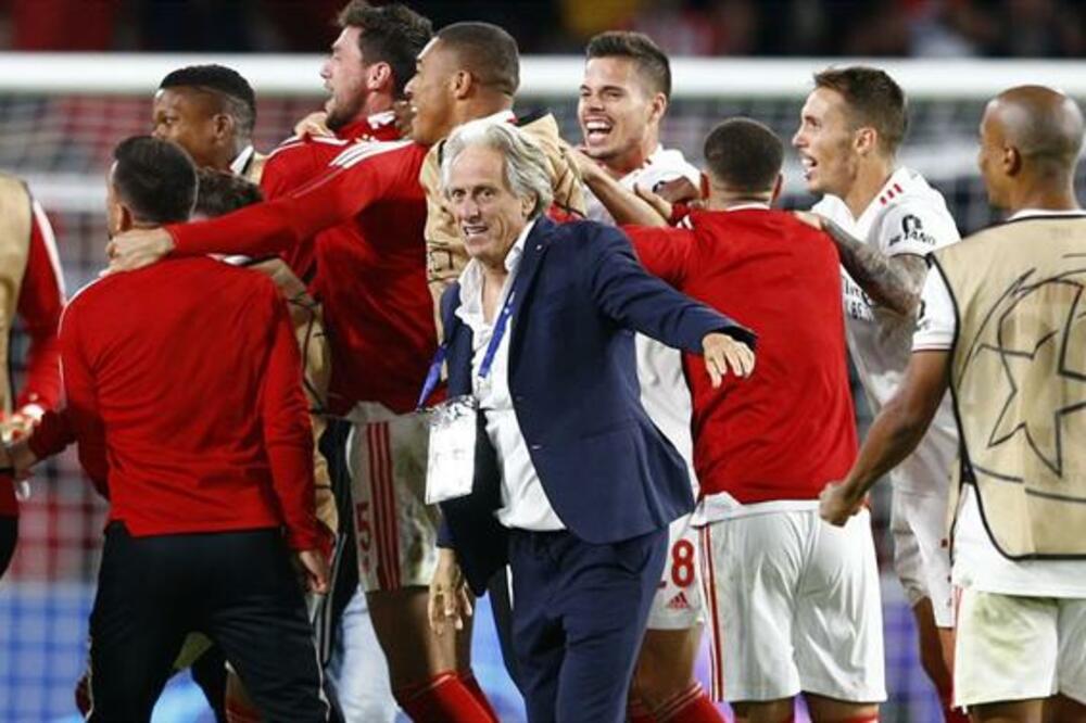 Slavlje fudbalera Benfike i trenera Žesusa, Foto: Abola