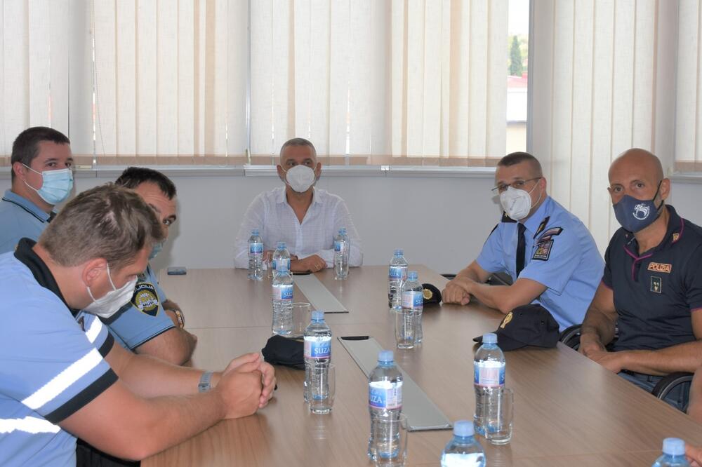 Sa sastanka, Foto: Uprava policije