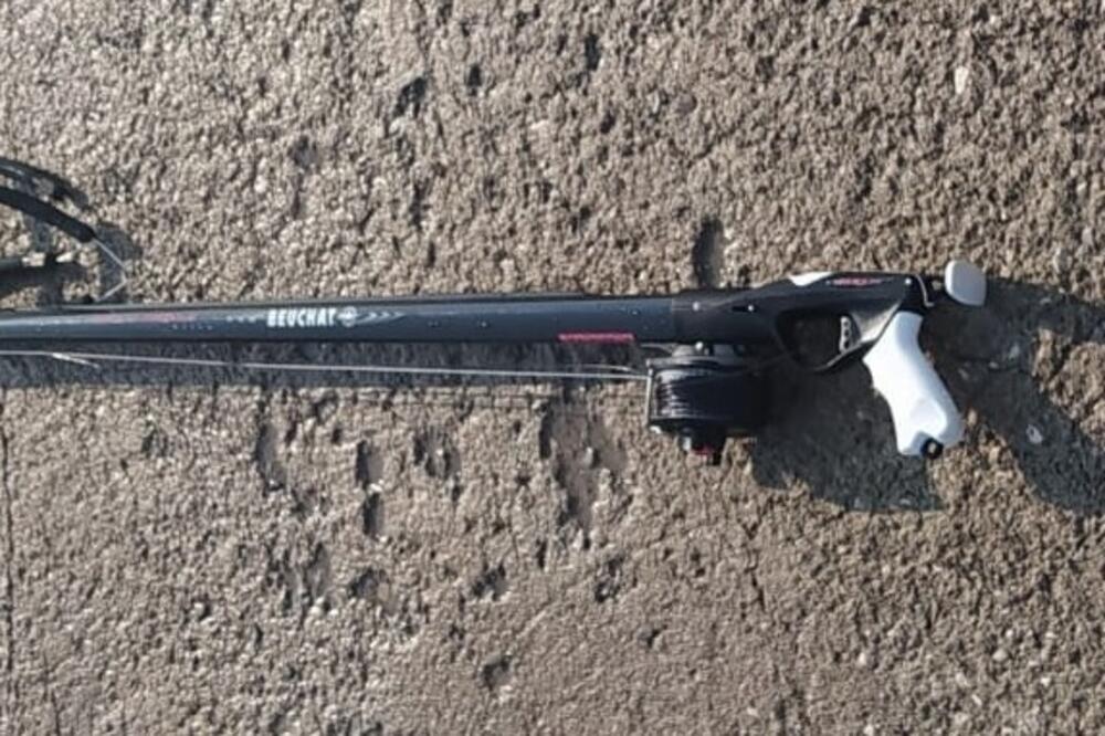 Puška za podvodni ribolov, Foto: Uprava policije