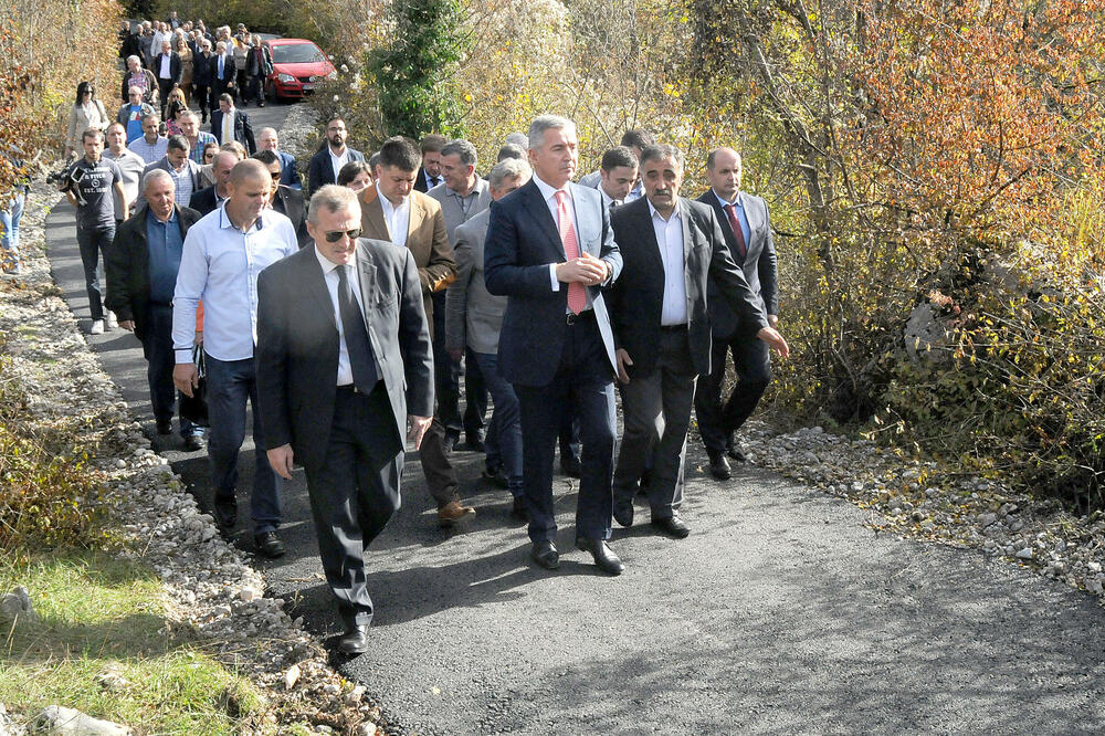 Predsjednik Đukanović obišao postojeći put pred izbore 2016.godine: Put Danilovgrad-Markovina, Foto: djuric zoran