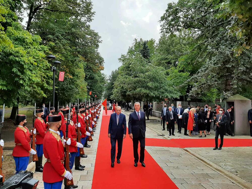 <p>Predsjednik Turske u zvaničnoj posjeti Crnoj Gori boravi na poziv predsjednika države Mila Đukanovića</p>