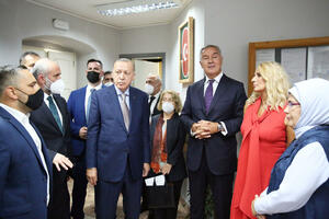 Đukanović i Erdogan sa suprugama obišli zgradu bivšeg turskog...