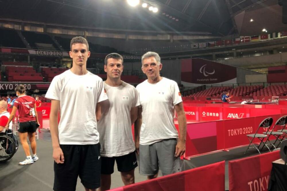 Radović i Bakić sa trenerom Lupuleskuom, Foto: Mina