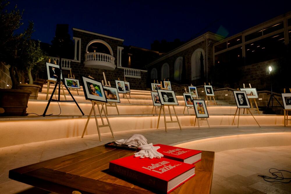 Sa izložbe Jadrana Lazića