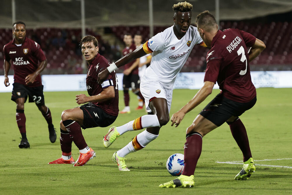 Abraham asistira i pogađa u Romi, Foto: REUTERS