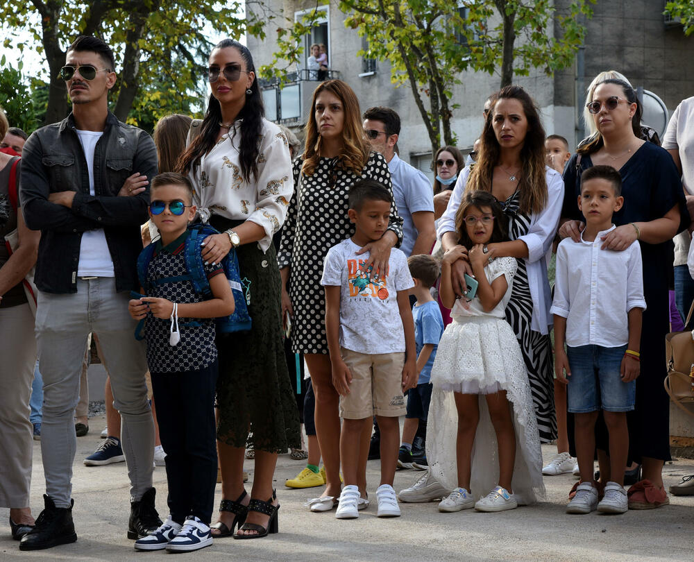 <p>V.d. direktora Zoran Đukić prvacima obećao i da će škola sarađivati sa njihovim roditeljima na njihovom vaspitanju, "kako bi postali časni i dobri ljudi"</p>