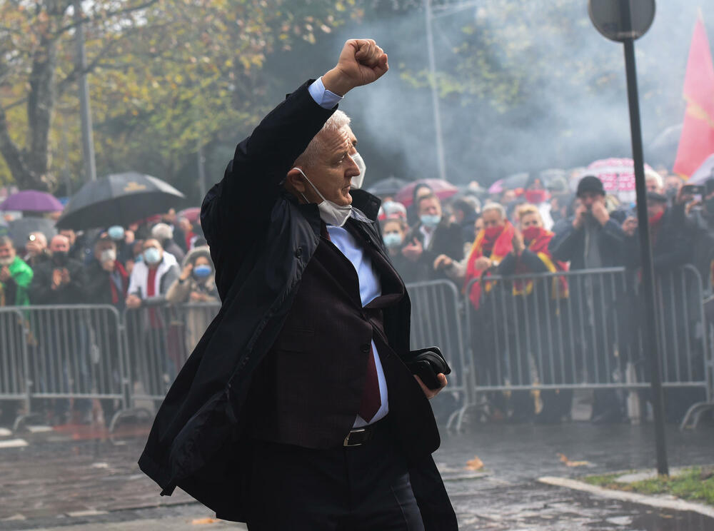 Duško Marković ispred Skupštine Crne Gore (arhiva/ilustracija), Foto: Savo Prelević