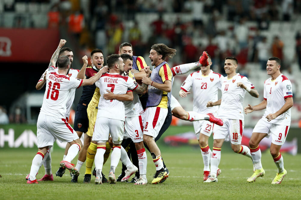 Slavlje fudbalera Crne Gore nakon izjednačenja u Istanbulu, Foto: Reuters