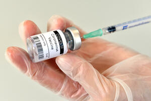 Ne, vakcine protiv koronavirusa ne slabe imunološki sistem
