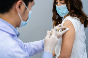 Potpuna vakcinacija smanjuje rizik i od produženog kovida