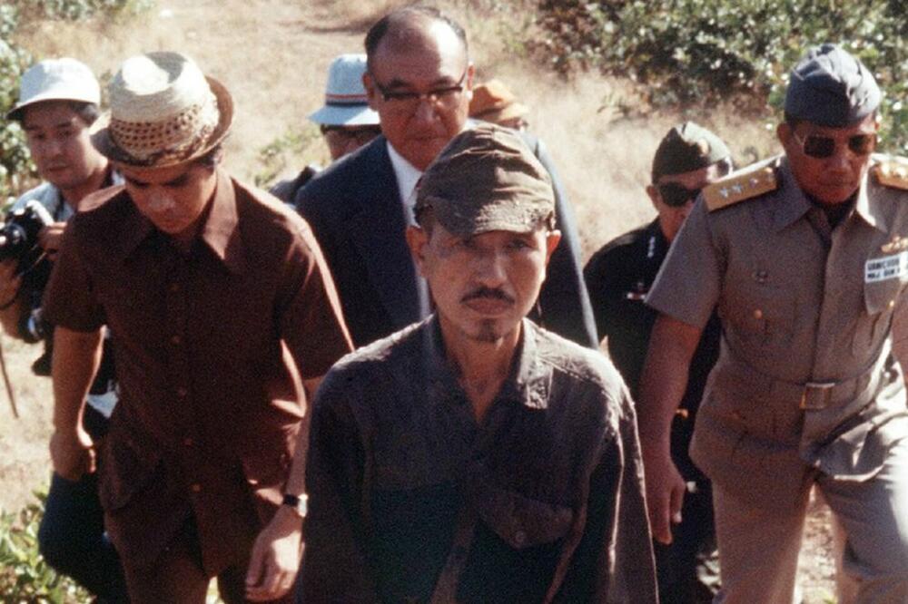 Poručnik Hiro Onoda (sredina) izlazi iz džungle 1974. godine, Foto: Getty Images