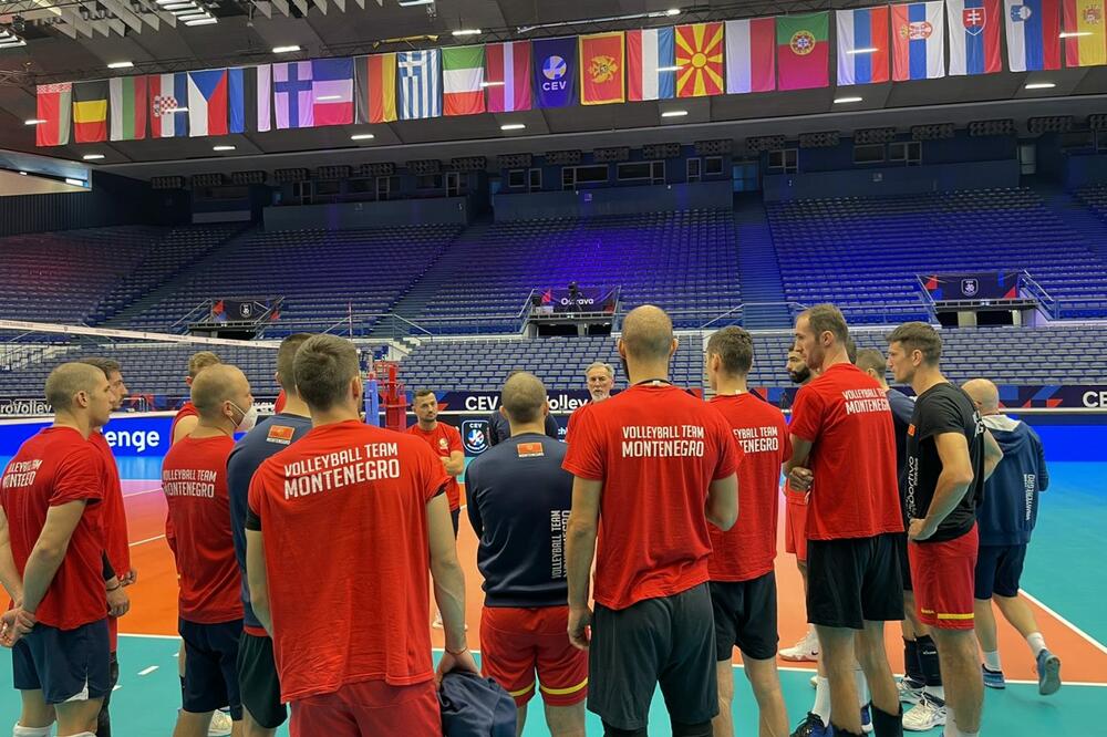 Dogovor pred trening u Ostravi, Foto: OSCG