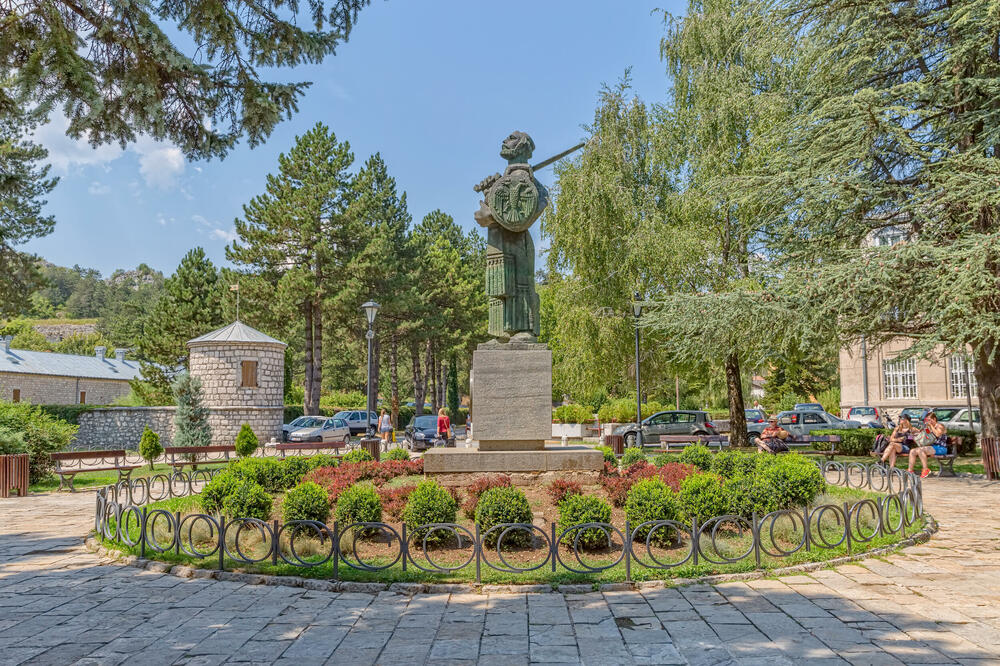 Spomenik Ivanu Crnojeviću na Cetinju, Foto: Shutterstock