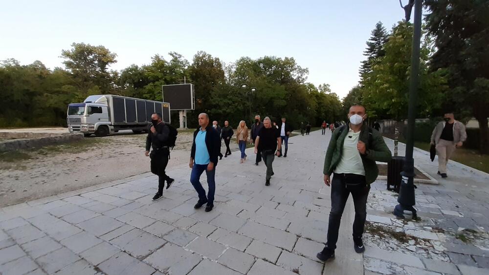 <p>Đukanović je danas pozvao građane, svih vjera i nacija i političkih opcija, da zajedno doprinesu očuvanju mira, stabilnost i multietničkog sklada</p>