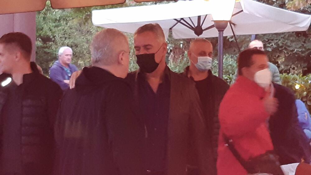 <p>Đukanović je danas pozvao građane, svih vjera i nacija i političkih opcija, da zajedno doprinesu očuvanju mira, stabilnost i multietničkog sklada</p>