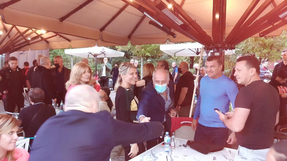 <p>Đukanović je danas pozvao građane, svih vjera i nacija i političkih opcija, da zajedno doprinesu očuvanju mira, stabilnost i multietničkog sklada</p>