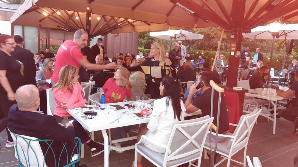 <p>Đukanović je danas pozvao građane, svih vjera i nacija i političkih opcija, da zajedno doprinesu očuvanju mira, stabilnost i multietničkog sklada</p>