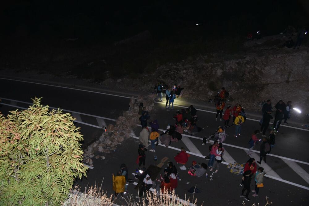 <p>Demonstranti su kazali da je cilj da se patrijarh srpski Porfirije i mitropolit Joanikije spriječe da dođu u prijestonicu</p>