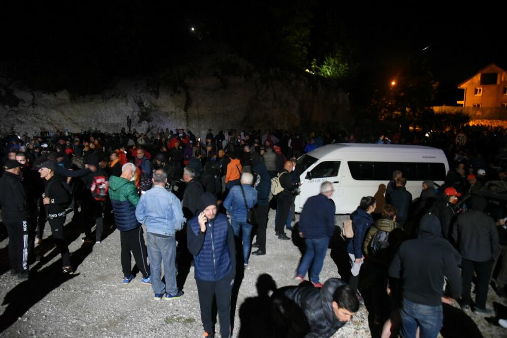 <p>Demonstranti su kazali da je cilj da se patrijarh srpski Porfirije i mitropolit Joanikije spriječe da dođu u prijestonicu</p>