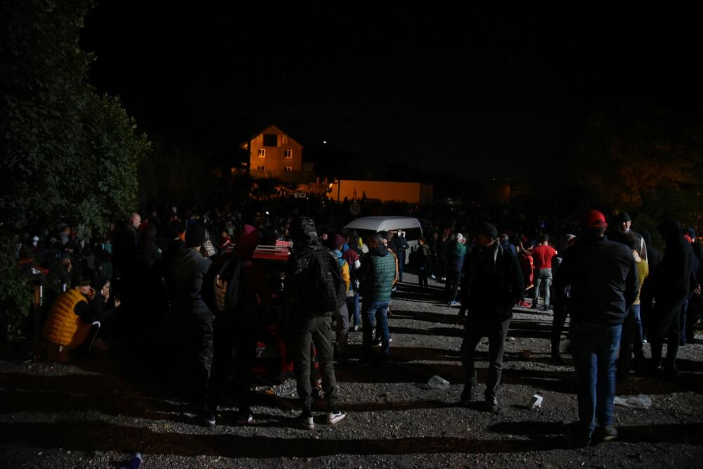 <p>Demonstranti su kazali da je cilj da se patrijarh srpski Porfirije i mitropolit Joanikije spriječe da dođu u prijestonicu</p>