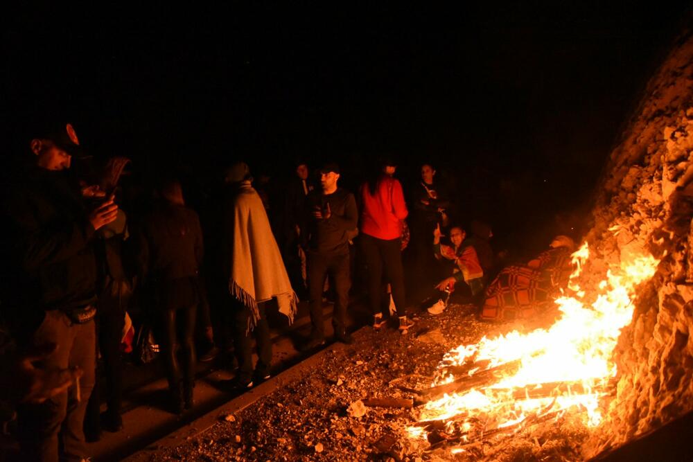 <p>Demonstranti su kazali da je cilj da se patrijarh srpski Porfirije i mitropolit Joanikije spriječe da dođu u prijestonicu</p>