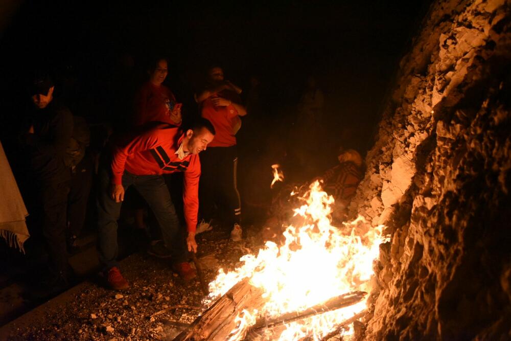 <p>Demonstranti su kazali da je cilj da se patrijarh srpski Porfirije i mitropolit Joanikije spriječe da dođu u prijestonicu</p>